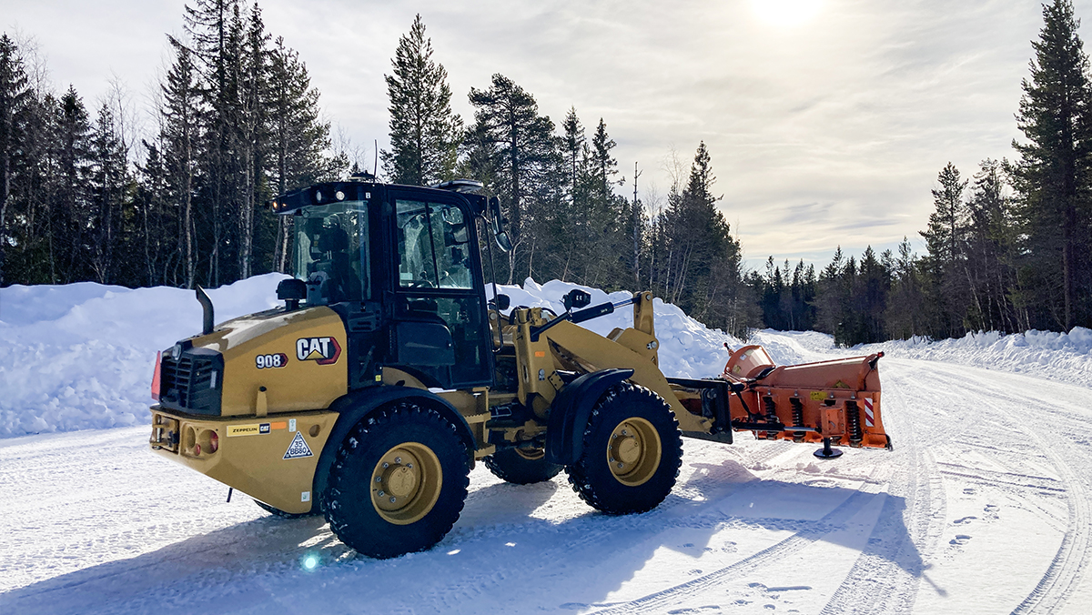 Kompakta hjullastaren Cat 908 i snölandskap