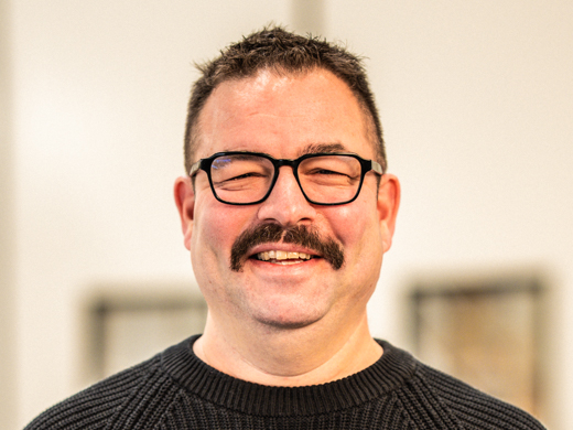 Porträttbild på Mattias Olsson