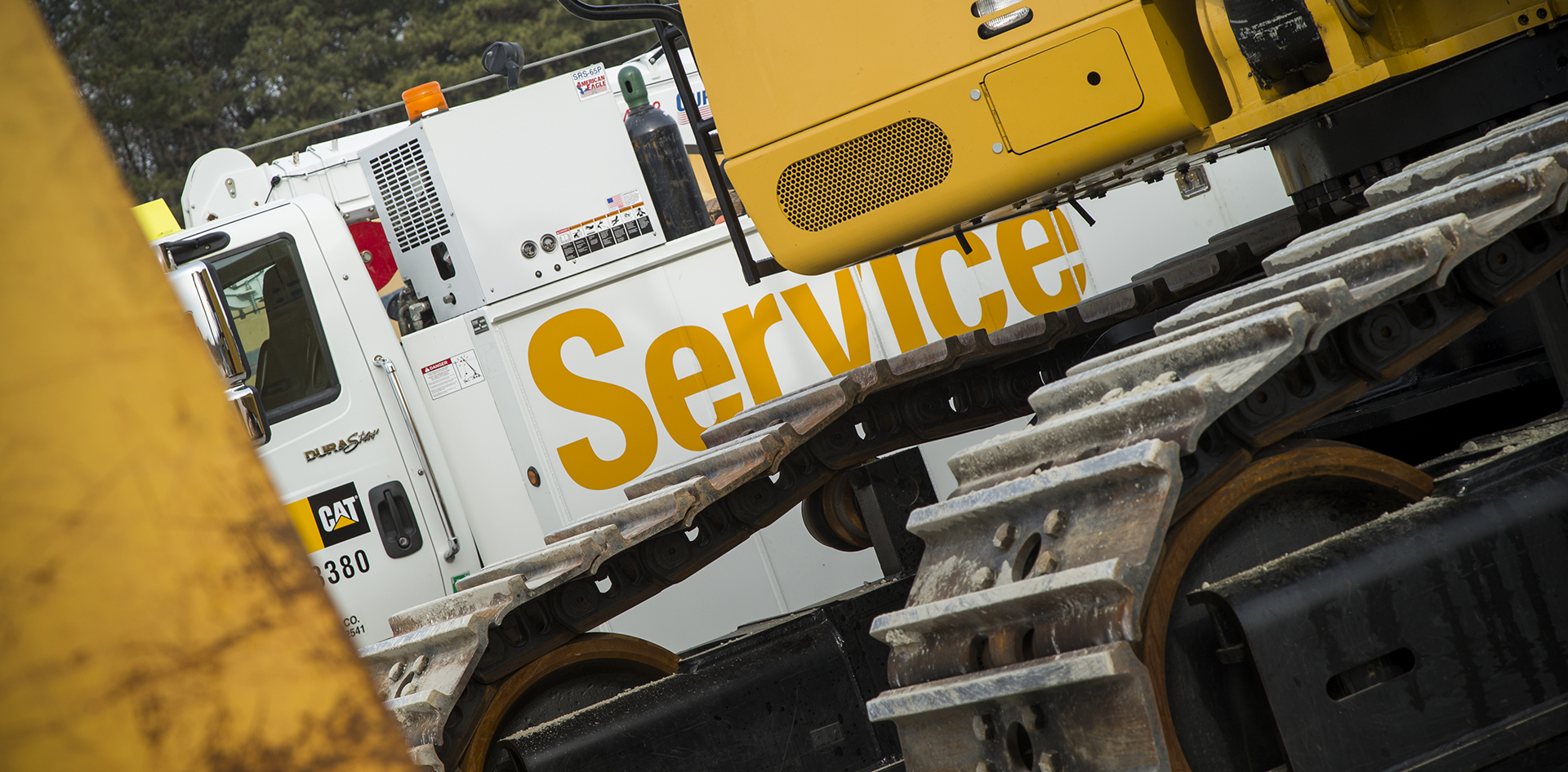 Grävmaskin och Service-bil